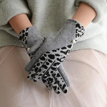 Зимние теплые женские перчатки, леопардовые кашемировые перчатки с жемчугом, шерстяные перчатки с сенсорным экраном с вышивкой, высокоэластичные перчатки для вождения E51